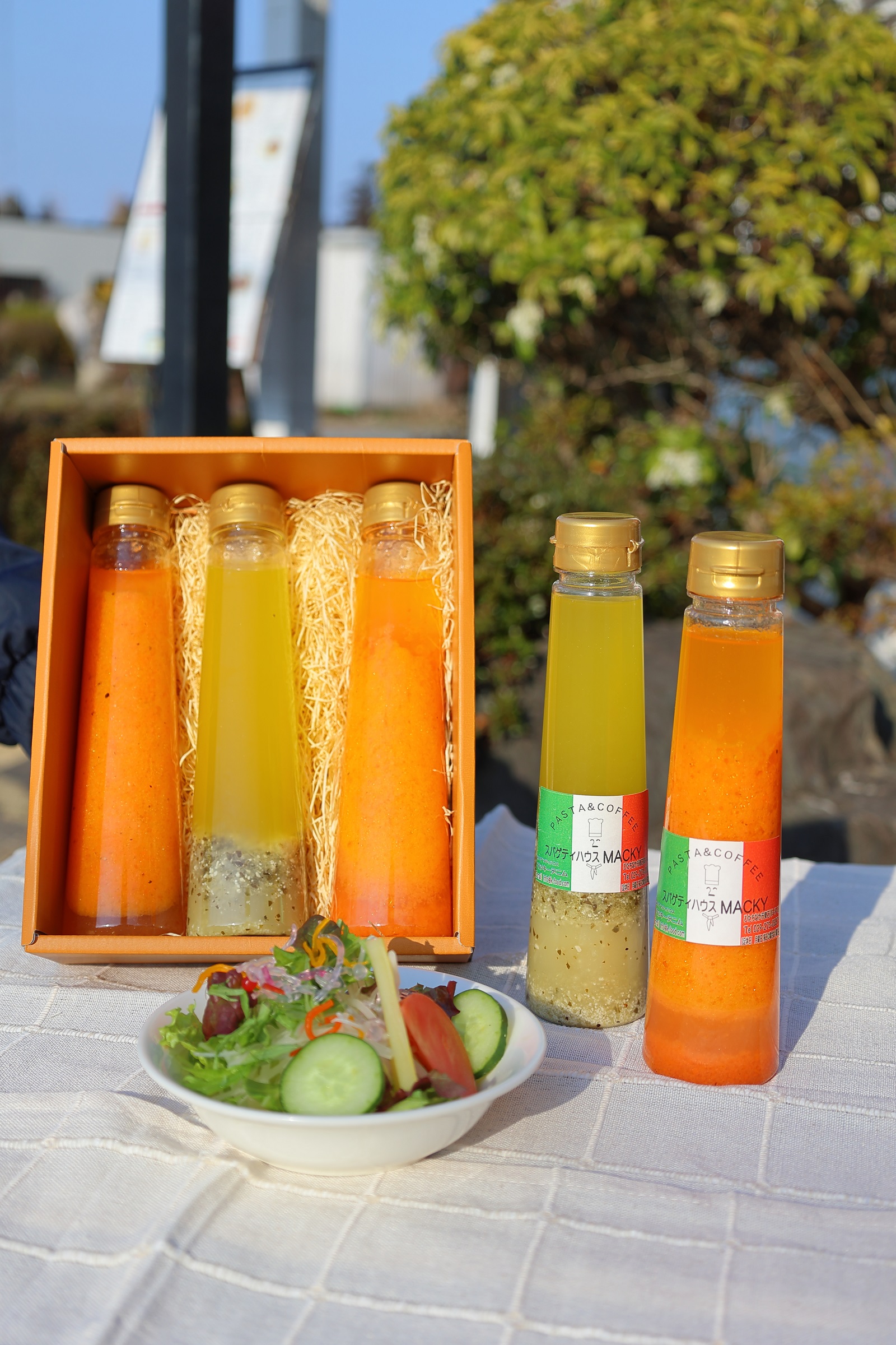 手づくりオリジナルドレッシング（1本400円～（税込））カワサキフードサービス