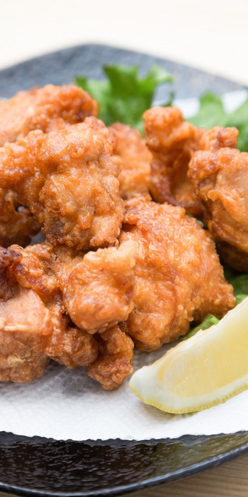 カワサキフードサービスは小僧寿し・ブランチワールド・あげたてからあげ専門店とり家・スパゲティハウスマッキーデニム・カフェテリアカメリア（茨城県五浦天心記念美術館内）を運営する茨城県ひたちなか市のフードカンパニー